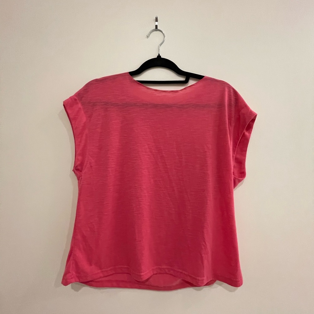 Pink basic tee. Small.